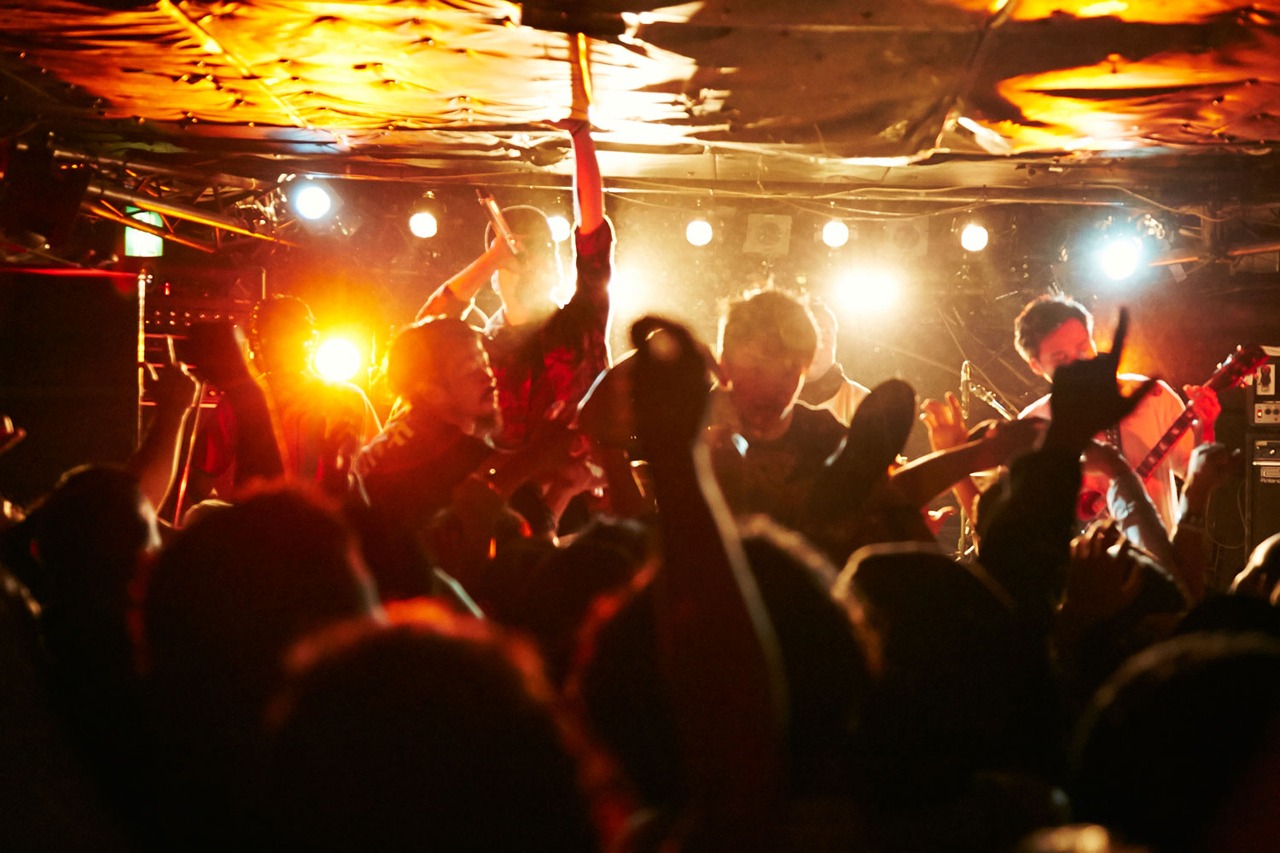 昨年11月9日開催「︎Broccasion Live –Back to Basic-」東京・下北沢SHELTER公演の様子。（Photo by Jun Matarai）