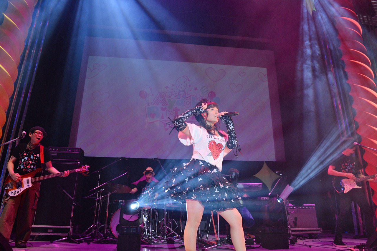 竹達彩奈「Ayachi Birthday 2015 あやテレ」夜の部の様子。