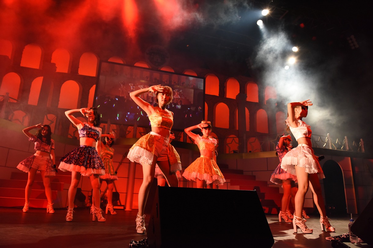 「SUPER☆GiRLS LIVE 2015 5th Anniversary TOUR～SUPER☆CASTLE～」千秋楽公演の様子。