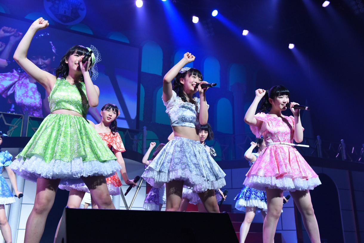 「SUPER☆GiRLS LIVE 2015 5th Anniversary TOUR～SUPER☆CASTLE～」千秋楽公演の様子。
