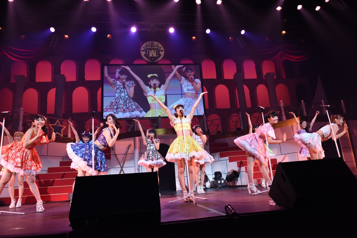 「SUPER☆GiRLS LIVE 2015 5th Anniversary TOUR～SUPER☆CASTLE～」千秋楽公演の様子。