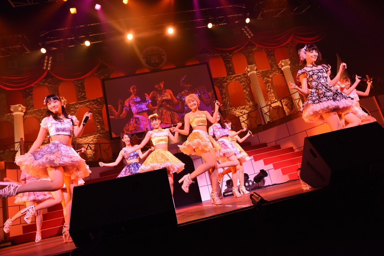 「SUPER☆GiRLS LIVE 2015 5th Anniversary TOUR～SUPER☆CASTLE～」千秋楽公演の様子。