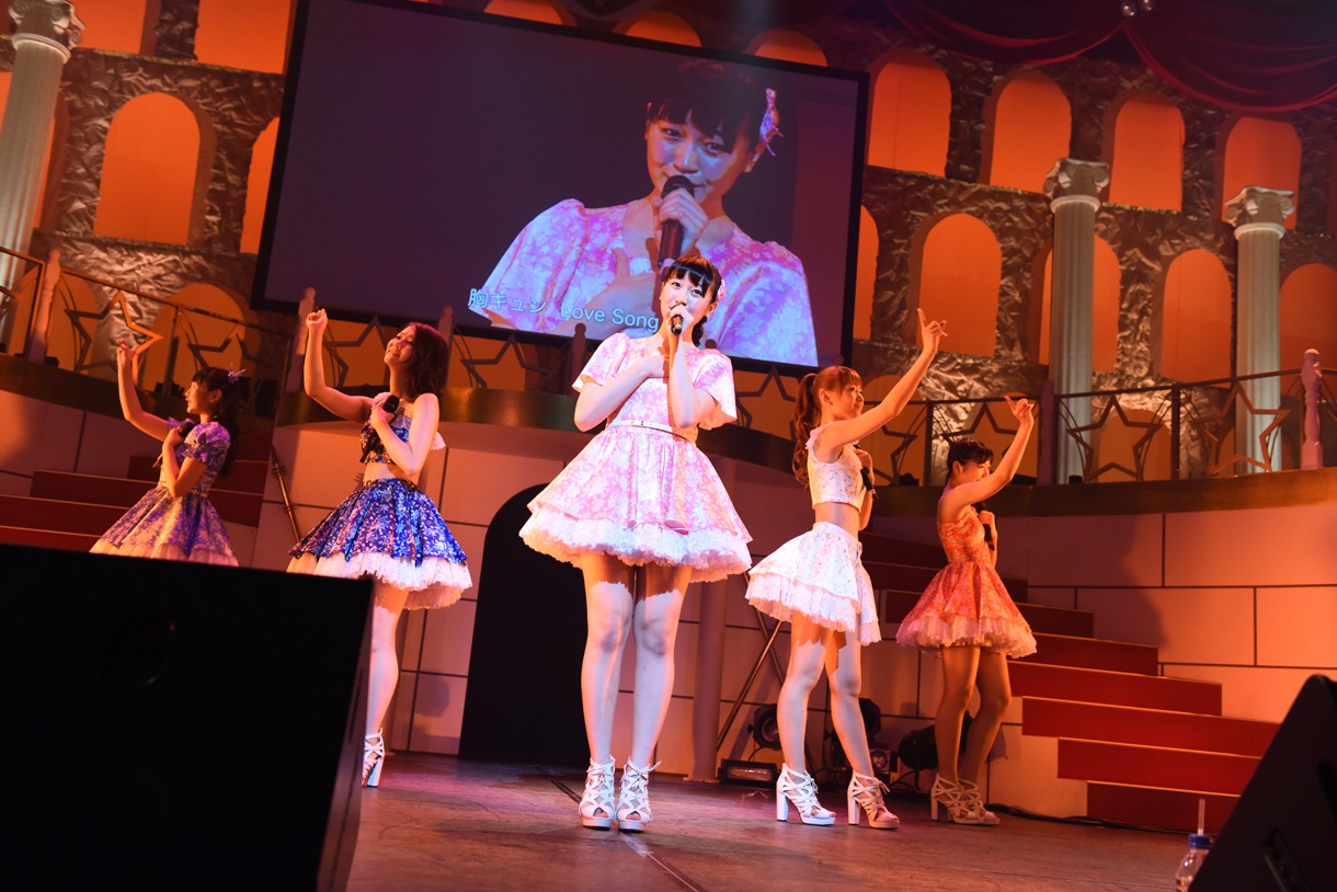 「SUPER☆GiRLS LIVE 2015 5th Anniversary TOUR～SUPER☆CASTLE～」千秋楽公演の様子。