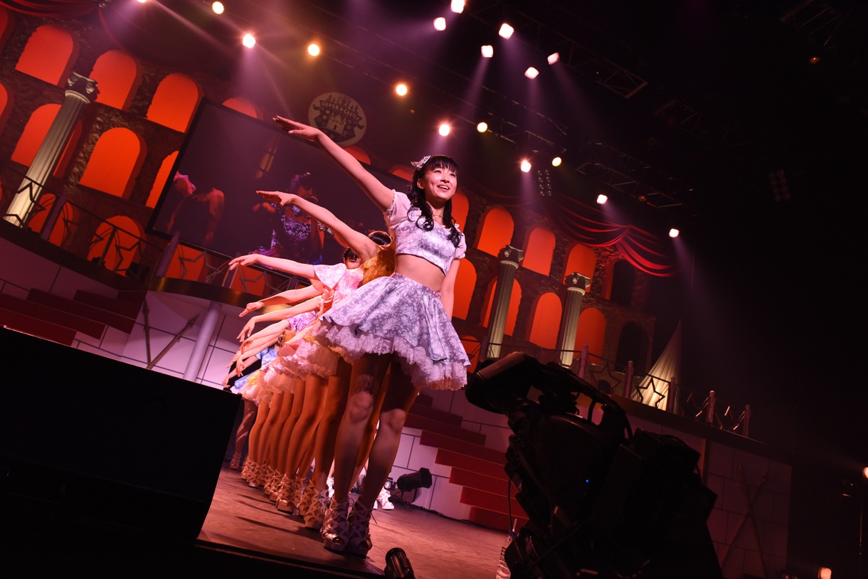 「SUPER☆GiRLS LIVE 2015 5th Anniversary TOUR～SUPER☆CASTLE～」千秋楽公演の様子。