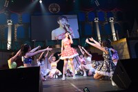 「SUPER☆GiRLS LIVE 2015 5th Anniversary TOUR～SUPER☆CASTLE～」千秋楽公演の様子。