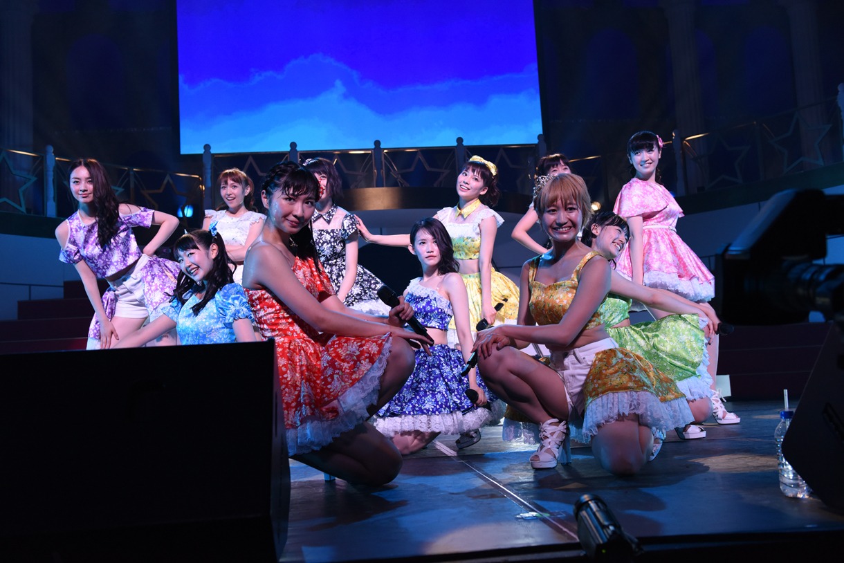 「SUPER☆GiRLS LIVE 2015 5th Anniversary TOUR～SUPER☆CASTLE～」千秋楽公演の様子。