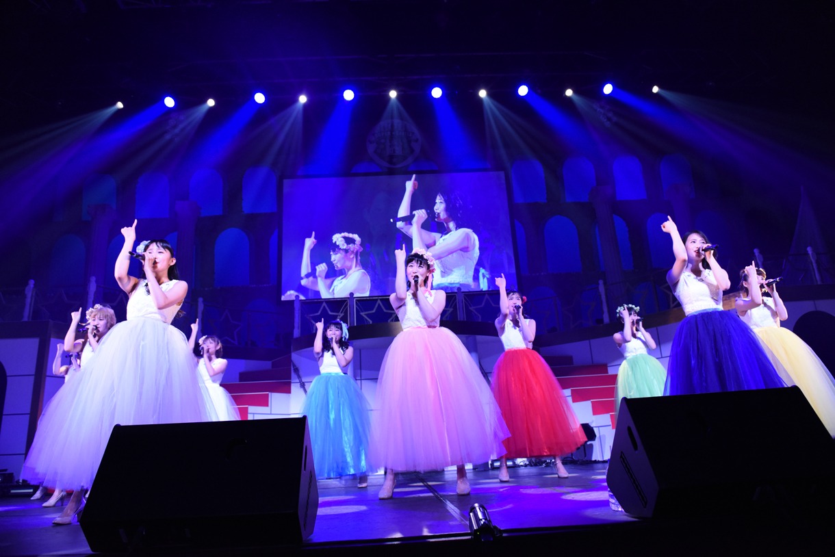 「SUPER☆GiRLS LIVE 2015 5th Anniversary TOUR～SUPER☆CASTLE～」千秋楽公演の様子。