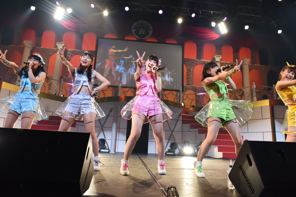 「SUPER☆GiRLS LIVE 2015 5th Anniversary TOUR～SUPER☆CASTLE～」千秋楽公演の様子。