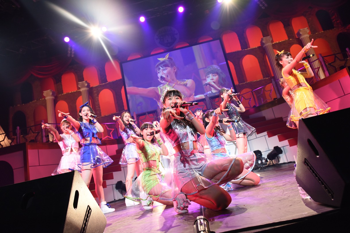 「SUPER☆GiRLS LIVE 2015 5th Anniversary TOUR～SUPER☆CASTLE～」千秋楽公演の様子。