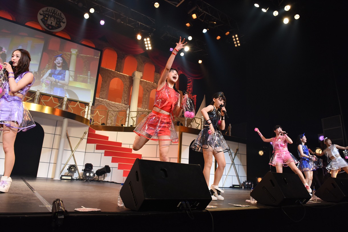 「SUPER☆GiRLS LIVE 2015 5th Anniversary TOUR～SUPER☆CASTLE～」千秋楽公演の様子。