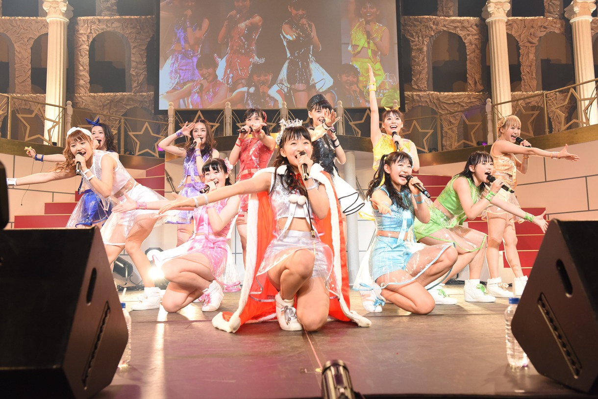 「SUPER☆GiRLS LIVE 2015 5th Anniversary TOUR～SUPER☆CASTLE～」千秋楽公演の様子。