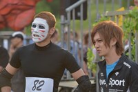 写真左より、3回目の出場となる樽美酒研二と初出場の喜矢武豊（ゴールデンボンバー）。 (c)TBS