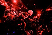 THE ORAL CIGARETTES「THE ORAL CIGARETTES 唇ワンマン JAPAN TOUR 2015～おまたせBKW!! 9カ所行脚でエリア拡大、改めまして『ジ』オーラルシガレッツです！の巻～」北海道・COLONY公演の様子。（Photo by Viola Kam）