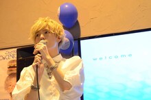 1stシングル「30th CENTURY BOY」の発売記念イベントを実施したこんどうようぢ。