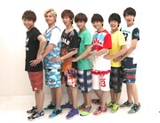 映画「サイドライン」の会見を行った超特急。