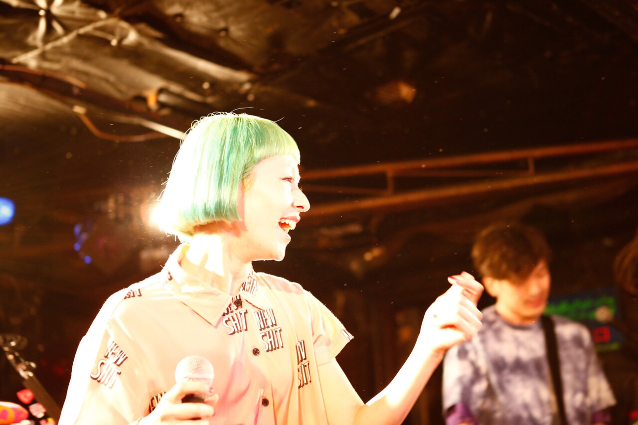 木村カエラ、すし詰め下北沢SHELTERでデビュー記念日にツアー完走