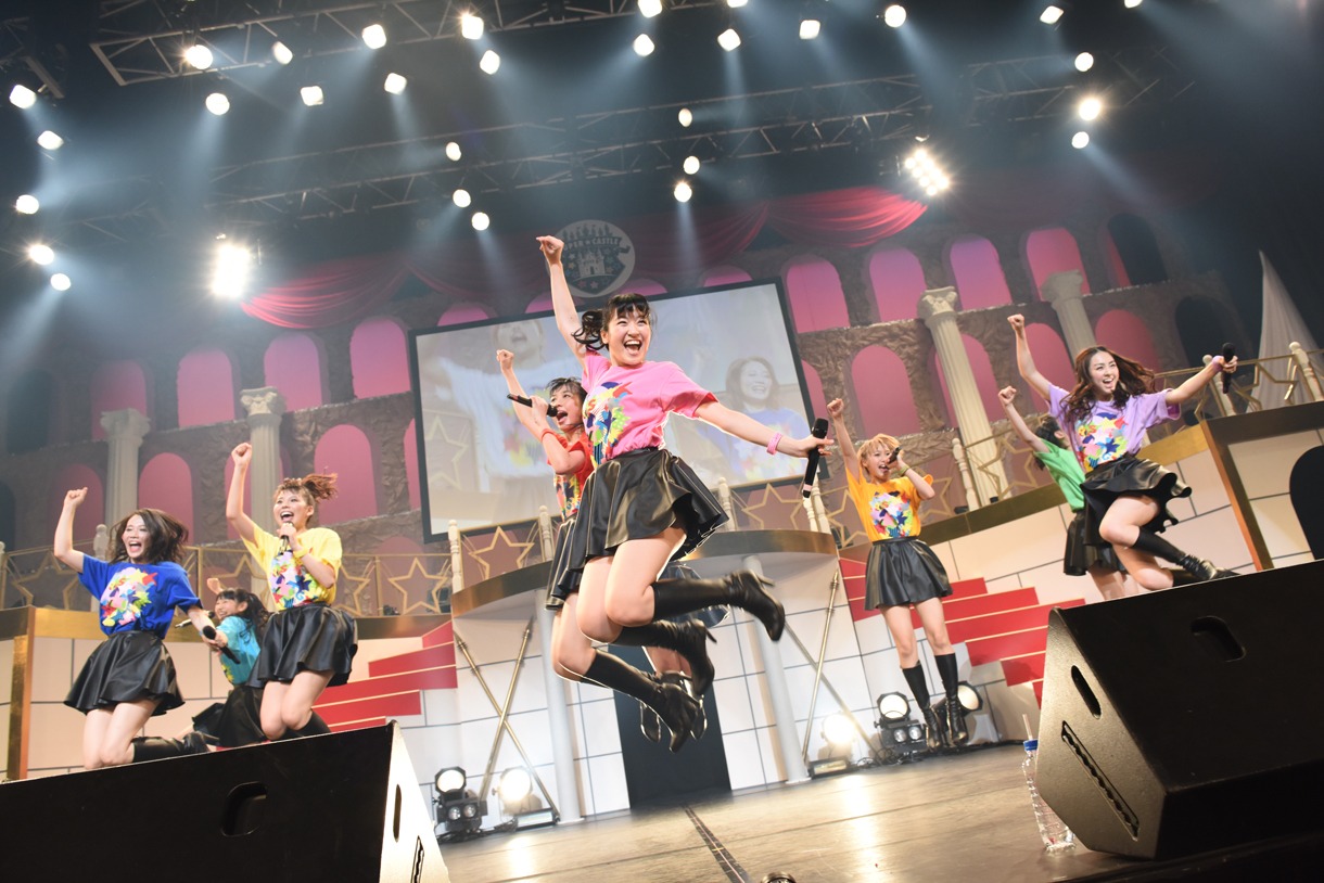「SUPER☆GiRLS LIVE 2015 5th Anniversary TOUR～SUPER☆CASTLE～」千秋楽公演の様子。