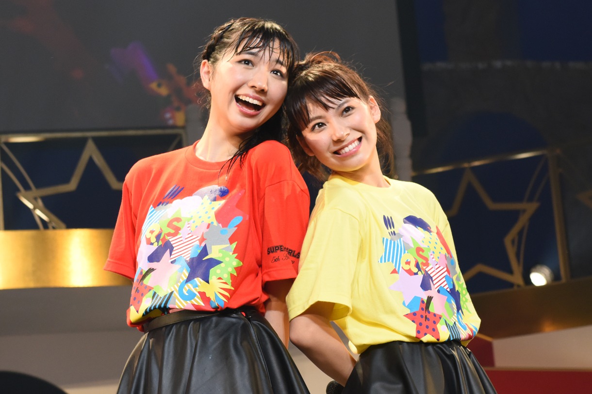 「SUPER☆GiRLS LIVE 2015 5th Anniversary TOUR～SUPER☆CASTLE～」千秋楽公演の様子。