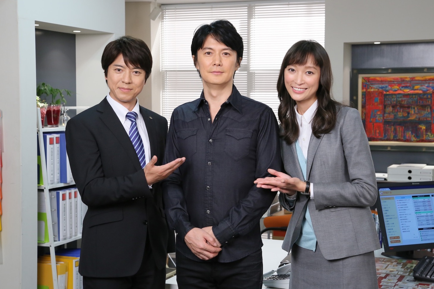 左から上川隆也、福山雅治、杏。 (c)日本テレビ