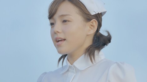 「AGAスキンクリニック」テレビCMのワンシーン。