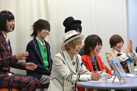 妄想トークで盛り上がるでんぱ組.inc。