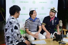 左から大谷ノブ彦（ダイノジ）、クマムシ。