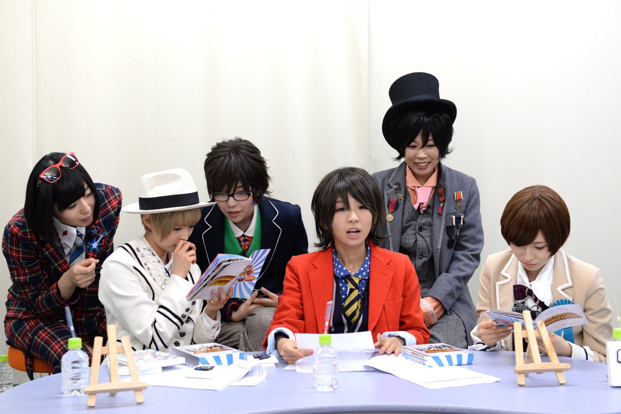 「でんぱコネクション」DVD / Blu-rayボックス特典ブックレットに興味津々なでんぱ組.inc。