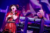 fripSide「fripSide LIVE TOUR 2014-2015 FINAL in YOKOHAMA ARENA」のワンシーン。