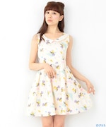 「魔法の天使 クリィミーマミ×mmts」“クリィミーマミタス”総柄ワンピース見本 (c)ぴえろ