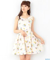 「魔法の天使 クリィミーマミ×mmts」“クリィミーマミタス”総柄ワンピース見本 (c)ぴえろ