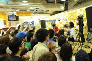 タワーレコード新宿店で行われた「犬にしてくれ」発売記念インストアイベントの様子。