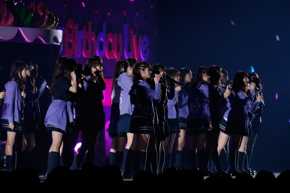 BIRTHDAY LIVE」で行われた新プロジェクトメンバー募集の告知を見た乃木坂メンバーの様子。