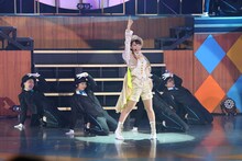 三森すずこ「Fun! Fun! Fantasic Funfair!」の様子。（写真提供：ポニーキャニオン）