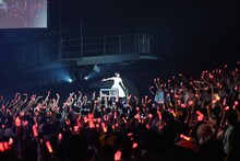 三森すずこ「Fun! Fun! Fantasic Funfair!」の様子。（写真提供：ポニーキャニオン）