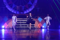 三森すずこ「Fun! Fun! Fantasic Funfair!」の様子。（写真提供：ポニーキャニオン）