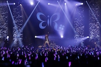藍井エイル「Eir Aoi LIVE TOUR 2015 -BEYOND THE LAPIS-」の様子。（Photo by Shinsuke Irihi）