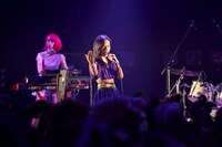 女王蜂「アルバム『奇麗』リリースツアー『女神たちの売春』」東京・赤坂BLITZ公演の様子。（撮影：中野修也）