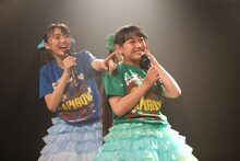 左から春名真依、根岸可蓮。（撮影：牧野孝彦）