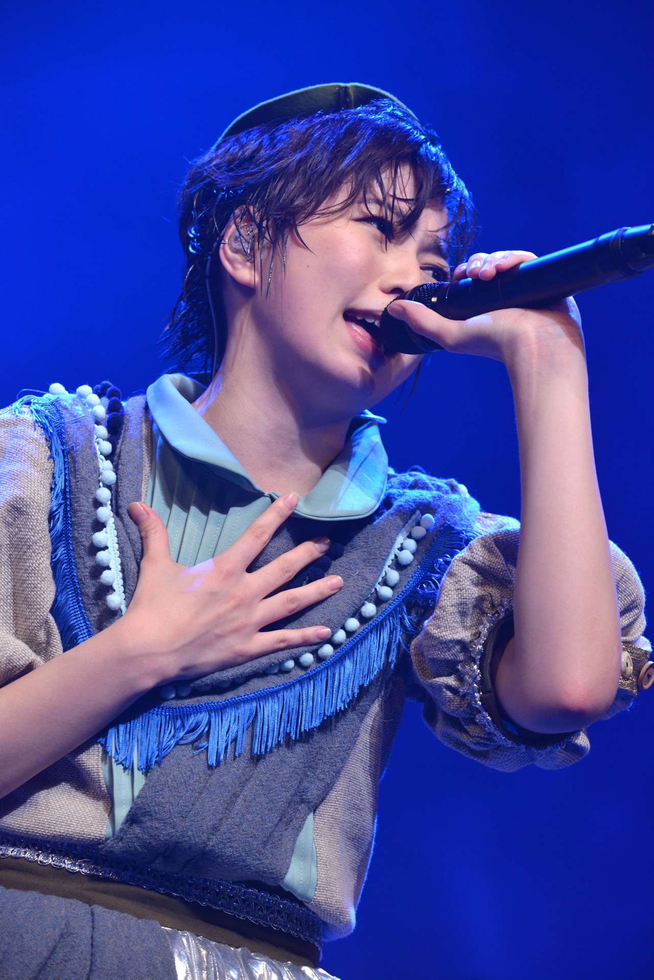 安本彩花