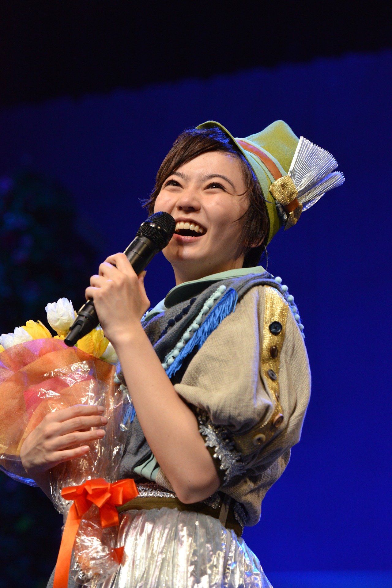 安本彩花