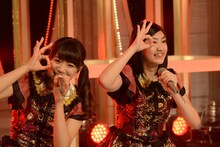 左から星名美怜、小林歌穂。