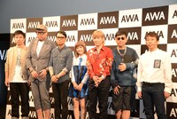 左から藤田晋代表取締役、田中知之、大沢伸一、IMALU、小室哲哉、☆Taku Takahashi、松浦勝人代表取締役。