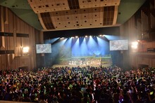 「私立恵比寿中学 飛び出せ全十ホールツアー2015～わっくわくはるバルーンGOGO～」追加公演の様子。