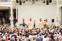 DEENのイベントの様子。（写真提供：EPICレコードジャパン）