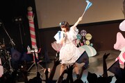 みみめめMIMI「CANDY MAGIC SHOW～梅雨だけど雨じゃなくて飴を降らせまSHOW!○～」東京・渋谷duo MUSIC EXCHANGE公演の様子。（撮影：伊藤麻矢）