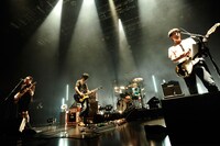 the band apart「7th album“謎のオープンワールド”release live SMOOTH LIKE BUTTER TOUR」東京・EX THEATER ROPPONGI公演の様子。（撮影：岡本麻衣［ODD JOB LTD.］）