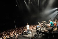 the band apart「7th album“謎のオープンワールド”release live SMOOTH LIKE BUTTER TOUR」東京・EX THEATER ROPPONGI公演の様子。（撮影：岡本麻衣［ODD JOB LTD.］）