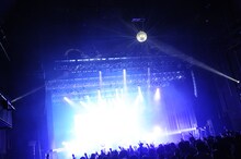 the band apart「7th album“謎のオープンワールド”release live SMOOTH LIKE BUTTER TOUR」EX THEATER ROPPONGI公演の様子。（撮影：岡本麻衣［ODD JOB LTD.］）