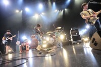 the band apart「7th album“謎のオープンワールド”release live SMOOTH LIKE BUTTER TOUR」東京・EX THEATER ROPPONGI公演の様子。（撮影：岡本麻衣［ODD JOB LTD.］）