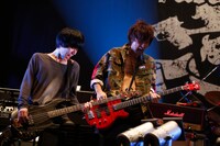 J（LUNA SEA）と9mm Parabellum Bulletのセッションの様子。（写真提供：LUNATIC FEST.）